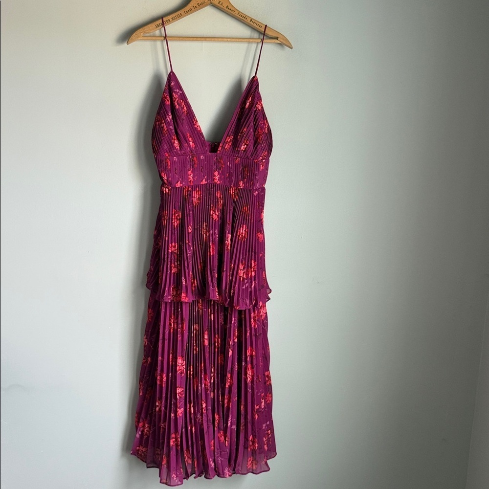 Amur Catarina V Neck Pleated Dress 2 - Picture 2 of 16